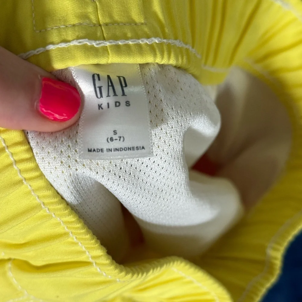 GAP bright yellow